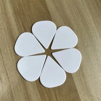 Plectres de guitare Delrin personnalisés en forme pointue, blancs, 1,0 mm/1,2 mm, Derlin 26x30 mm, surface mate, impression UV