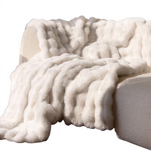 Manta Blunique Ultra Suave y Acogedora de Piel Sintética <span class=keywords><strong>Lola</strong></span>, Ligera y Esponjosa, 50x60 Pulgadas, Color Blanco Crema - Product Image 1