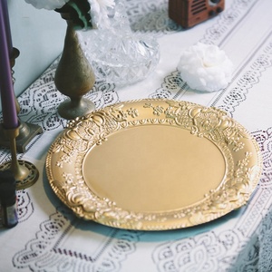 Banquet d'hôtel européen en gros plaque de chargeur vintage or 13 pouces chargeur en plastique pour assiettes - Product Image 2
