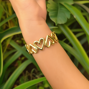 Bracelet manchette romantique en forme de cœur plaqué or en acier inoxydable 316L, modèle E495-B200-0326G - Product Image 3
