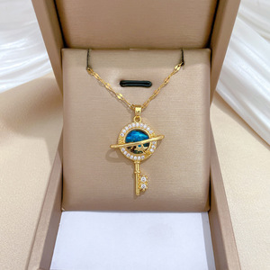 Collier pendentif étoile en acier inoxydable plaqué or, entièrement serti de zircons, pour femmes et filles, vente en gros de bijoux - Product Image 1