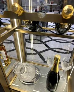 Maßgefertigte Moderne Aluminium-Luxus-Weinschränke mit Glastür, Fortschrittliche Metalltextur und Beleuchtung, Bar-Möbel - Product Image 6