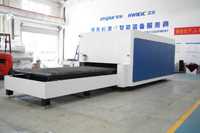 Machine de découpe laser à fibre CNC Raycus haute puissance avec contrôle Cypcut et table d'échange entièrement fermée Hiwin pour tôles métalliques