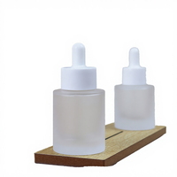 Bouteille en verre transparente à rayures verticales de 30 ml - Petit diffuseur d'arômes pour huiles essentielles et décoration intérieure