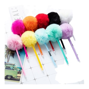 Stylos à bille fantaisie avec pompons – Adorables, en plastique, anti-stress pour étudiants, journalisation et cadeaux promotionnels - Product Image 1