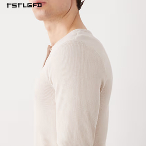 Camiseta Henley de Manga Larga para Hombre, Estilo Minimalista, Color Beige, con Estampado de Letras a Rayas, Mezcla de Algodón, Corte Ajustado, Diseño Contemporáneo - Product Image 4