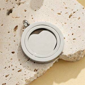 Yiwu Aceon Acero inoxidable doble círculo borde Centro Corazón en blanco movible más nuevo diseño de fábrica colgante de corazón redondo en blanco - Product Image 4