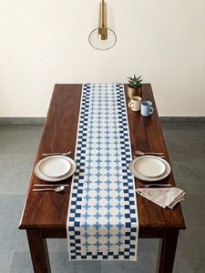 Caminos de Mesa de Algodón con Estampado Artesanal. Tamaño 13x80 pulgadas. Cantidad mínima de pedido: 30 piezas por diseño por color para personalización. Stock disponible - Product Image 2