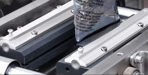 เครื่องบรรจุซอส HXL-S200 220V 380V 50-300ml มีความแม่นยำสูงสำหรับอาหารเคมี - Product Image 5