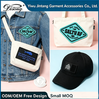 Patch PVC personnalisé 3D en caoutchouc souple, logo adhésif, étiquette transparente gaufrée de qualité supérieure pour vêtements en toile, chapeaux et sacs