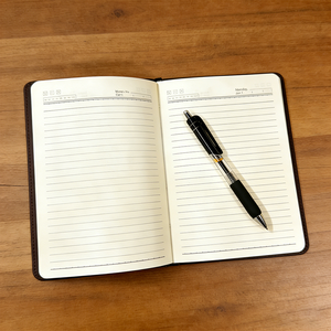 Diario de autocuidado personalizado con tapa dura de piel sintética, con la frase 'Be Kind to Yourself', motivacional con citas para la salud mental y la gratitud - Product Image 4