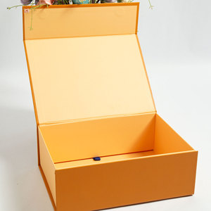 Caja de Regalo Plegable de Cartón con Cierre Magnético, Diseño de Lujo Personalizable en Naranja, Calidad Superior 1:1, con Logotipo - Product Image 2