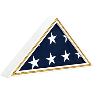 Boîte à drapeau commémoratif de style américain, biodégradable, en bois blanc, avec design triangulaire en verre, pour drapeaux funéraires pliés à domicile - Product Image 1