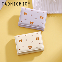 Dompet Wanita TAOMICMIC Musim Panas Baru Dompet Pendek Wanita Motif Beruang Lucu Segar Lipat Tiga Mini Portabel Bahan Kulit PU Tempat Kartu Kantong Koin