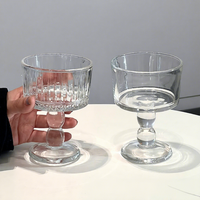 Vintage Bleifreie Klare Gerippte Perlenkugel-Glasschale mit Hohem Fuß Luxuriöse Eisbecher für Hochzeiten und Feiern