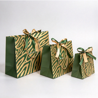 Sac cadeau vert et rouge à motif vague, sac en papier de boulangerie, motif ondulé, poignée en corde, aspect kraft, pour fêtes, logo personnalisé, vente en gros