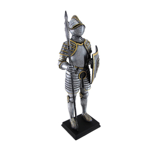 Scultura di Armatura Romana Medievale Antica con Tomahawk e Scudo - Product Image 2