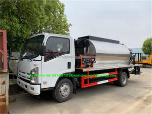 Distributeur d'asphalte pour camion léger de 6000 L avec réservoir chauffant compact et pompe de pulvérisation pour travaux sur routes urbaines et parkings - Product Image 4