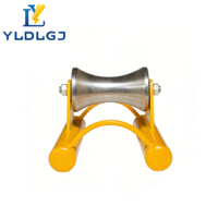 Rouleau d'entrée de câble avec roue en aluminium poli et roue à friction et cadre en acier jaune pour le tirage de câbles dans les fosses