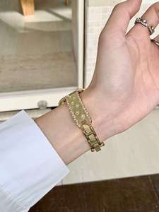 สายนาฬิกาข้อมือผู้หญิงแบบหรูหราประดับเพชรพลอยรูปใบโคลเวอร์ พร้อมเคสสำหรับ Apple Watch ขนาด 38 มม. 40 มม. 41 มม. 42 มม. 44 มม. 45 มม. 49 มม. - Product Image 6