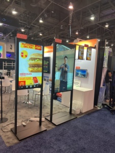 Độ sáng cao 2500 nits treo tầng thường vụ nổi bật cửa sổ LCD hiển thị kỹ thuật số biển màn hình quảng cáo cho cửa hàng cửa hàng - Product Image 5