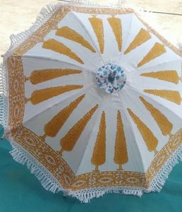 Sombrilla Artesanal India con Diseño de Bloques Hechos a Mano y Cubierta con Estampado Vibrante para Decoración de Bodas, Eventos al Aire Libre y Celebraciones Culturales - Product Image 4