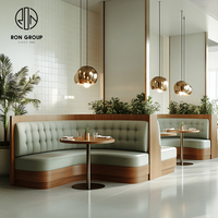 Moderner Holztisch mit Halbkreisform für Restaurants und Cafés, sowie Sitzbank-Möbel und Sofa-Sitzgruppen für Cafés