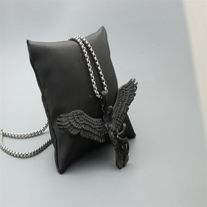 Collar con Colgante de Águila en Acero de Titanio, Moderno, Plateado y Negro, Joyería de Regalo para Hombres, Mujeres, Parejas y Estudiantes - Product Image 3