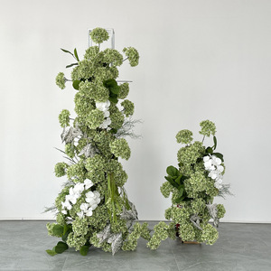 Guirlande d'arche de mariage en hydrangeas artificiels verts et orchidées blanches, décoration durable de style verdoyant - Product Image 1
