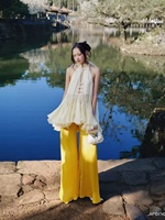 Nouvelle collection d'été de vêtements pour femmes vietnamiennes : Haut ample sans manches de style chinois avec volants superposés et détails boutonnés, polyvalent