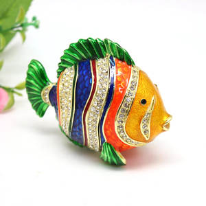 SHINNYGIFTS маленькая металлическая эмалированная коробка для безделушек с разноцветными рыбками, оптовая продажа украшенных драгоценностями коробок для безделушек - Product Image 3