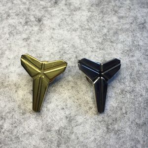 Spilla in Metallo Lega Placcata con Logo di <span class=keywords><strong>Kobe</strong></span> <span class=keywords><strong>Bryant</strong></span> Black Mamba, Design Floreale alla Moda, Souvenir con Spedizione Gratuita - Product Image 1