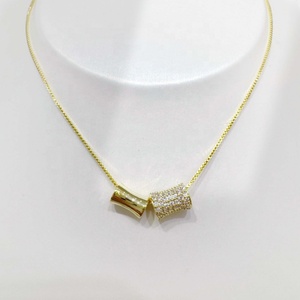 Collar de diseño OEM en plata de ley 925 con gema de concha, delicado collar con piedra natural chapada en oro, colgante geométrico fino. - Product Image 3