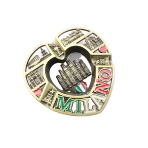 Venta al por mayor de fábrica: Mini cenicero con forma de corazón 3D del Catedral de Milán, <span class=keywords><strong>Italia</strong></span>, imán para nevera, recuerdo turístico - Product Image 1
