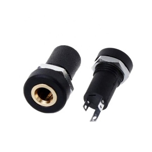 Conector de Panel de Audio y Video Estéreo de 3.5 mm con Montaje en Panel y Conector de Corriente Continua - Product Image 1