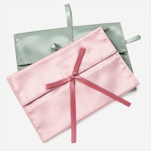Pochette anti-poussière en satin réutilisable, durable, à texture lisse, avec nœud élégant pour la présentation de lingerie de luxe - Product Image 1