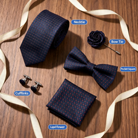Coffret Cadeau 6 Pièces pour Homme : Cravate, Nœud Papillon, Pochette, Boutons de Manchette, Épingle de Revers et Accessoires de Costume