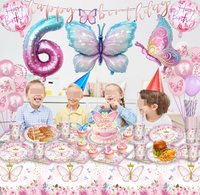 Assiettes, gobelets, serviettes, nappes, ballons, accessoires, décorations de gâteau, drapeaux, vaisselle et fournitures pour fête prénatale ou anniversaire sur le thème des papillons