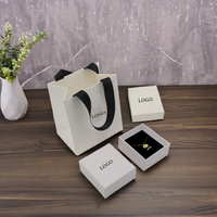 Vente en gros de petite boîte cadeau avec logo personnalisé carton rigide avec laminage mat gaufrage tiroir en papier coulissant boîte d'emballage pour bijoux