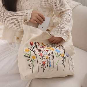 กระเป๋าผ้าแคนวาสอเนกประสงค์ลายดอกไม้สวยงามปรับแต่งได้ พร้อมช่องใส่ของหลายช่อง ปิดด้วยแม่เหล็ก สายสะพายไหล่กว้าง - Product Image 5