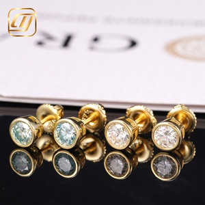 Boucles d'oreilles clous en moissanite, plaqué or 18 carats, taille brillant ronde, sertissage clos, classiques, unisexe, pour usage quotidien - Product Image 5