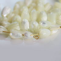 Vente en gros de perles de corail blanc sculptées en coquillage naturel 8*10mm, fleur de jasmin, perles de pikake, perles de nacre pour la fabrication de bijoux