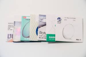 Lentes Ópticas <span class=keywords><strong>Fotocromáticas</strong></span> MuQing de Cambio Rápido 1.56, con Recubrimiento HMC, Resina Anti Luz Azul UV420, de Dos Piezas, Venta al Por Mayor - Product Image 3