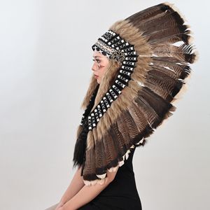غطاء رأس مزين بالريش للمهرجانات، إكسسوار رأس بوهيمي ملون مع شريط مطاطي لحفلات الكرنفال والمهرجانات الموسيقية ومستلزمات الحفلات - Product Image 3