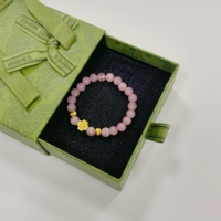 Boîte cadeau de luxe écologique sur mesure pour bijoux avec finition mate, doublure en éponge, carton rigide et impression de logo