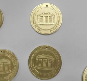 Médaille Miraculeuse Catholique de Luxe avec Motif <span class=keywords><strong>Saint</strong></span> Benoît – Art Religieux pour Souvenir d'Église, Cadeau de Fête, Pièce de Collection - Product Image 3