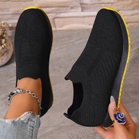 Chaussures en maille noire à semelle en caoutchouc jaune, légères, faciles à enfiler, pour la marche quotidienne et les voyages