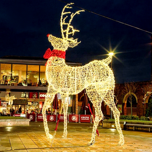 Décoration de Noël LED en forme de cerf pour extérieur, design 3D en fil métallique, blanc chaud 2700K, étanche pour affichage festif - Product Image 1