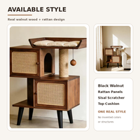 Table d'appoint pour chat en noyer avec portes en rotin tressé, perchoir supérieur, griffoir en sisal et jouet à suspendre en forme de balle – Vente en gros OEM/ODM
