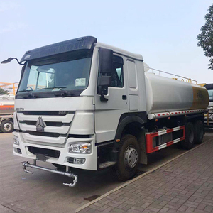 Camion-citerne Sinotruk HOWO 6x4 371 ch avec moteur diesel, réservoir d'eau de 20 m3, transmission manuelle, norme d'émission Euro 2 et vitesse de 90 km/h - Product Image 1